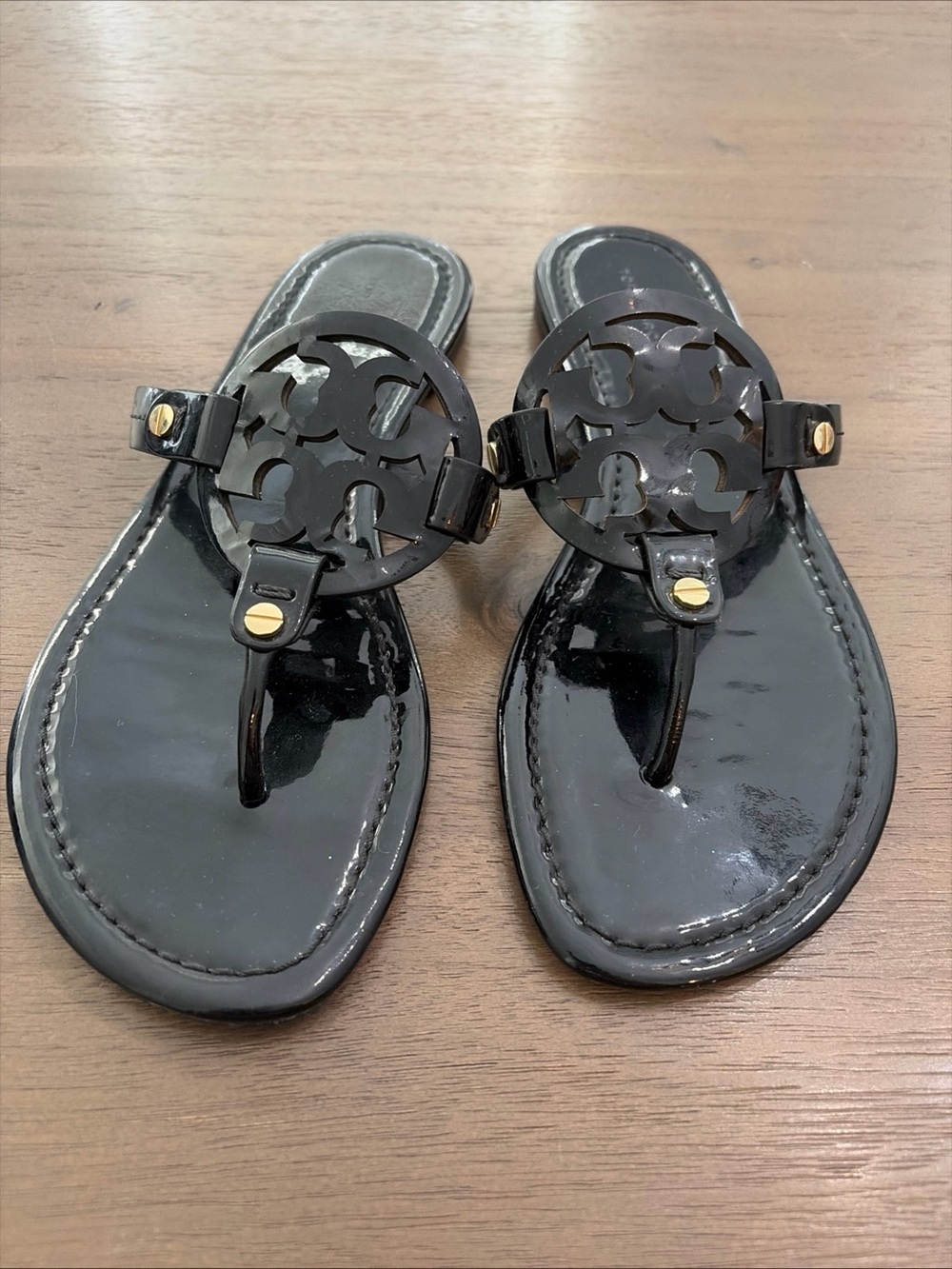 Women’s Tory Burch Miller Black Patent Thong Sandals with Decorative Medallion